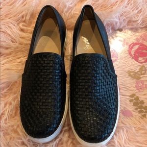 Vince Camuto Black Slide On’s